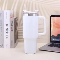 Estilo y Temperatura Ideal en cada gota: El Vaso Térmico que Te Acompaña Todo el Día