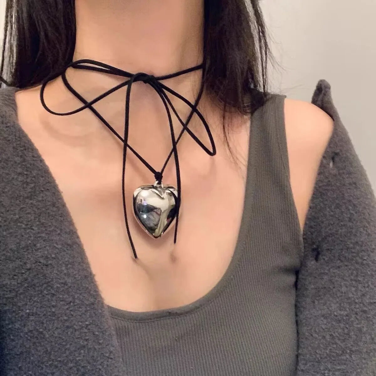 Encuentra la Pieza Perfecta que Complementa tu Look-Collar de Corazón Diseñado para Deslumbrar