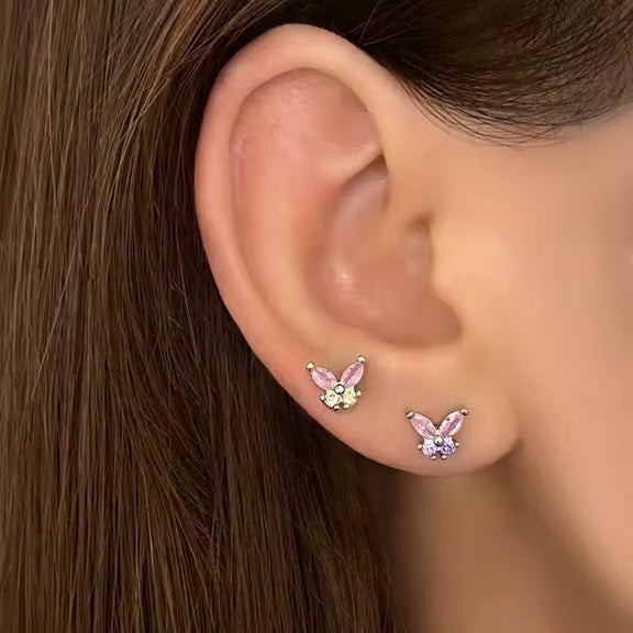 Aretes Delicados que Brillan como Tú – Diseño Exclusivo en Forma de Mariposa