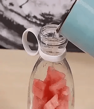 Exprime salud y comodidad en cada sorbo con nuestra licuadora portátil