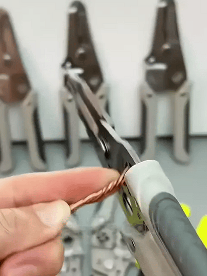 ¡Todo en Uno! Alicate Multifuncional 18 En 1