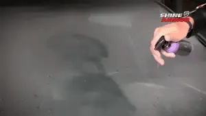 Revive y Protege tu Vehículo: ¡Brillo y Resistencia en un Solo Aerosol!