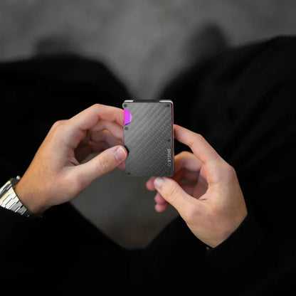 Diseño Innovador para Personas Modernas: Porta tarjetas de Alta Tecnología