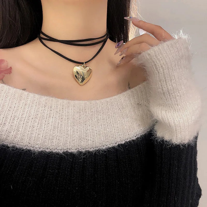 Encuentra la Pieza Perfecta que Complementa tu Look-Collar de Corazón Diseñado para Deslumbrar