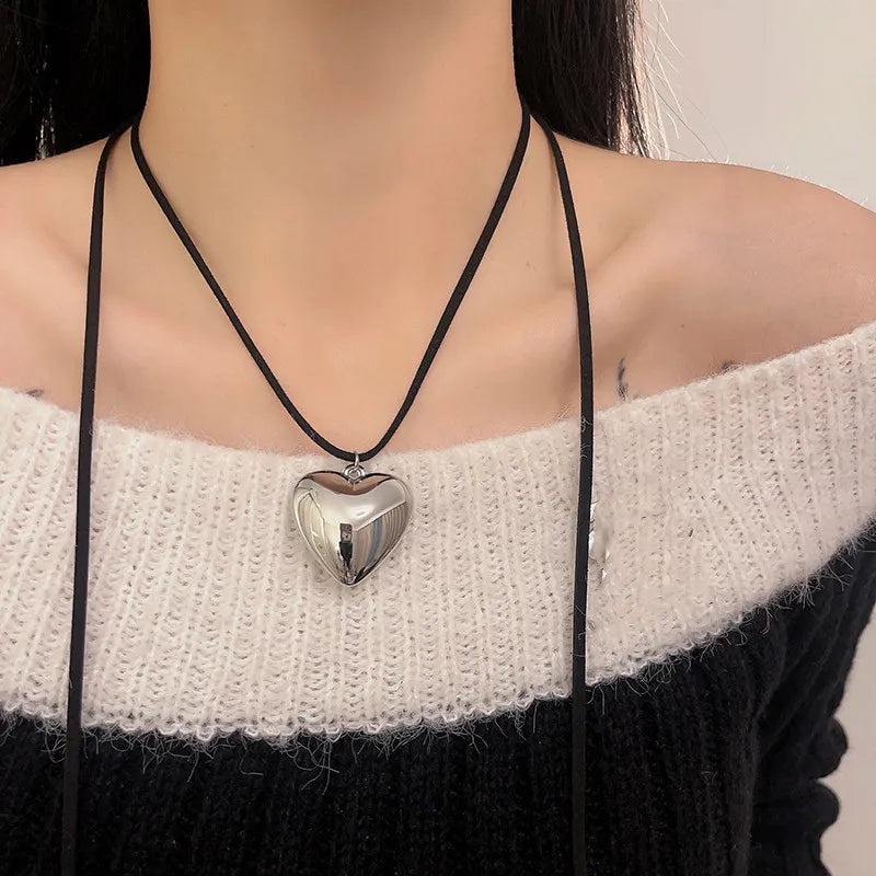 Encuentra la Pieza Perfecta que Complementa tu Look-Collar de Corazón Diseñado para Deslumbrar