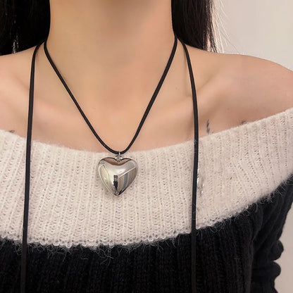 Encuentra la Pieza Perfecta que Complementa tu Look-Collar de Corazón Diseñado para Deslumbrar